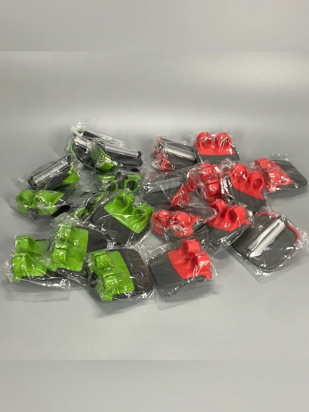 Lot of 20 Finger Vegetable Peelers Stainless Steel Palm Peeler Red Green Kitchen